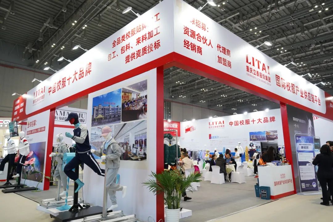 �Ϻ����HУ��չ��Ć�ʾ�cչ�� ��̩����_���Mȡ�Ę���.jpg